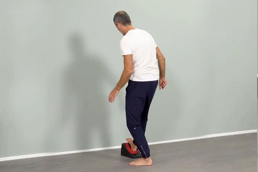 Calf stretch for knee pain-1