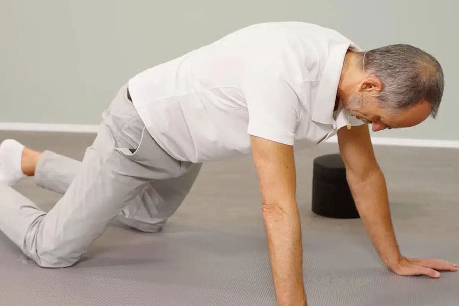 Hip flexor stretch for back pain-1